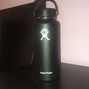 Black Hydroflask 32oz